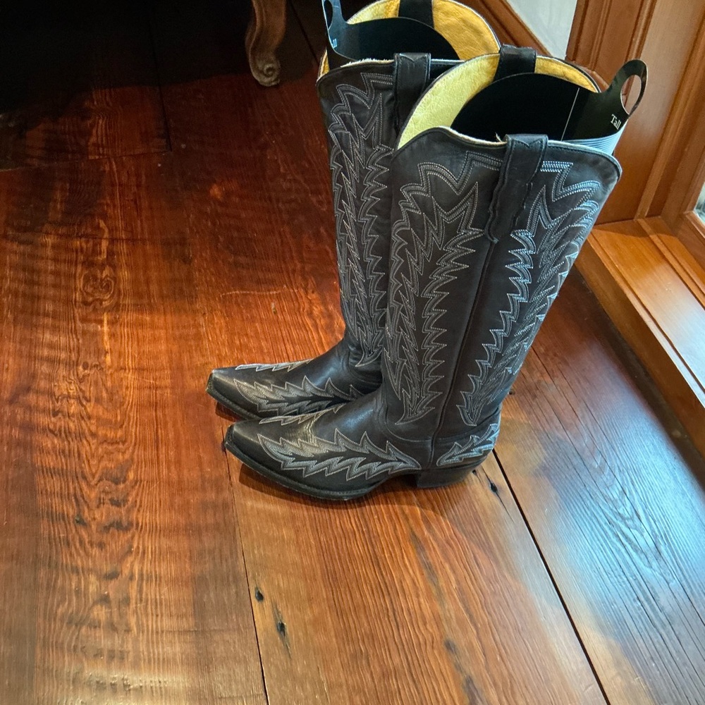 Stylish Black Cowboy Boots